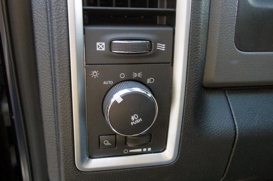  Dodge Ram 1500 2013 года  (фото 70 из 106)